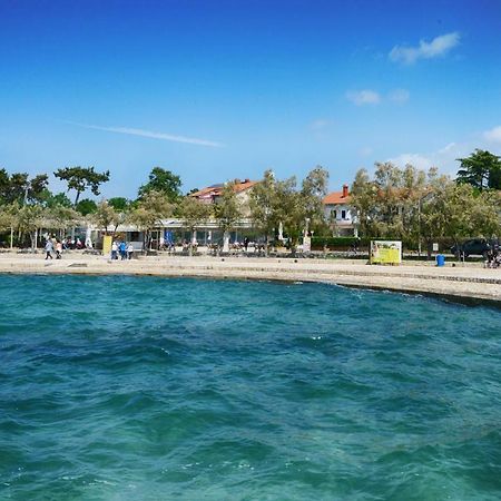 Beautiful Apartments First Row To The Sea بوريتش المظهر الخارجي الصورة