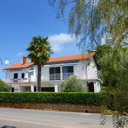 Beautiful Apartments First Row To The Sea بوريتش المظهر الخارجي الصورة