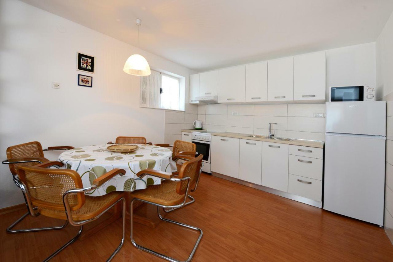 Beautiful Apartments First Row To The Sea بوريتش المظهر الخارجي الصورة