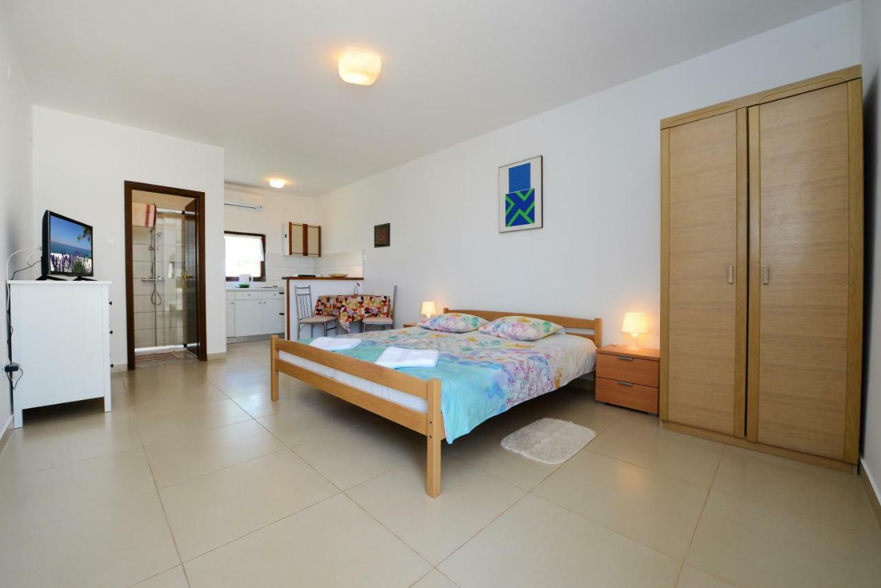 Beautiful Apartments First Row To The Sea بوريتش المظهر الخارجي الصورة