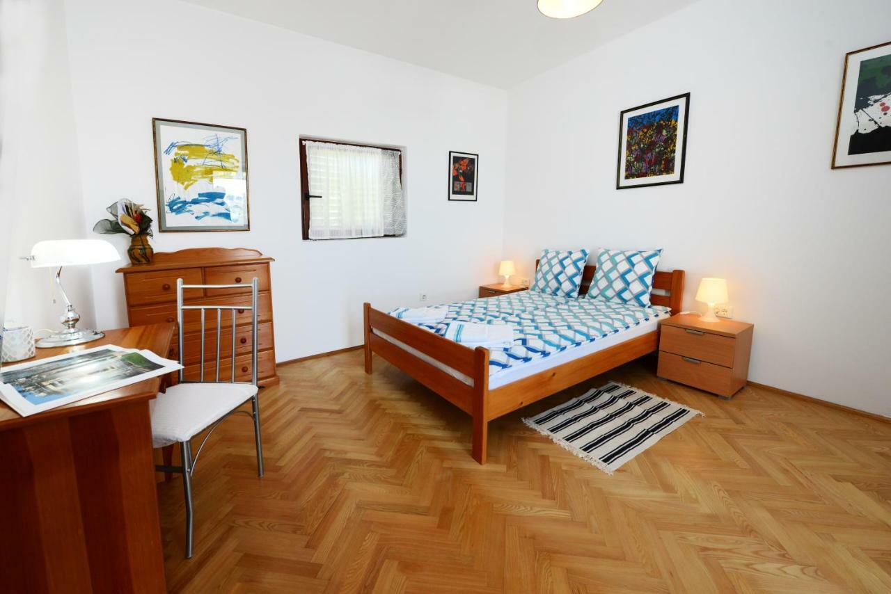 Beautiful Apartments First Row To The Sea بوريتش المظهر الخارجي الصورة