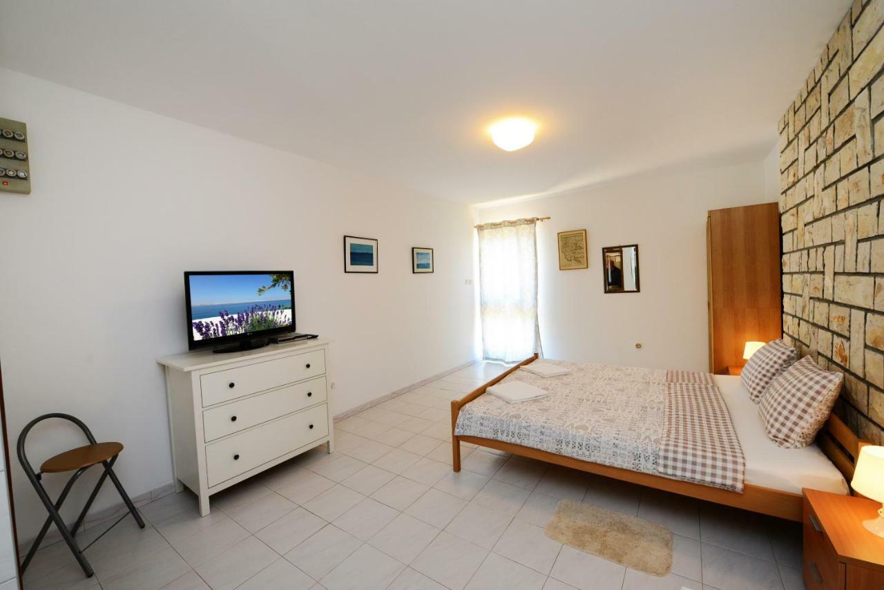Beautiful Apartments First Row To The Sea بوريتش المظهر الخارجي الصورة