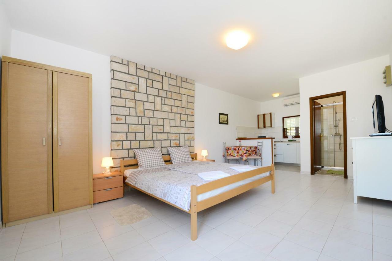 Beautiful Apartments First Row To The Sea بوريتش المظهر الخارجي الصورة